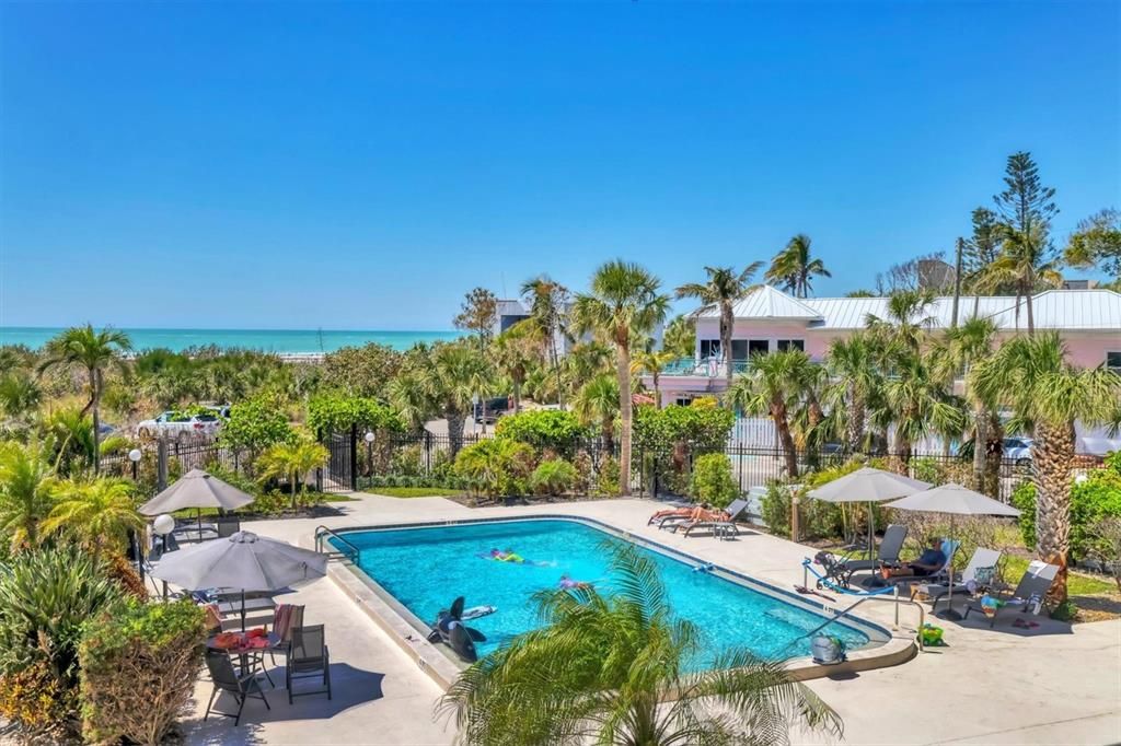 Active With Contract: $1,090,000 (2 beds, 2 baths, 1372 Square Feet)