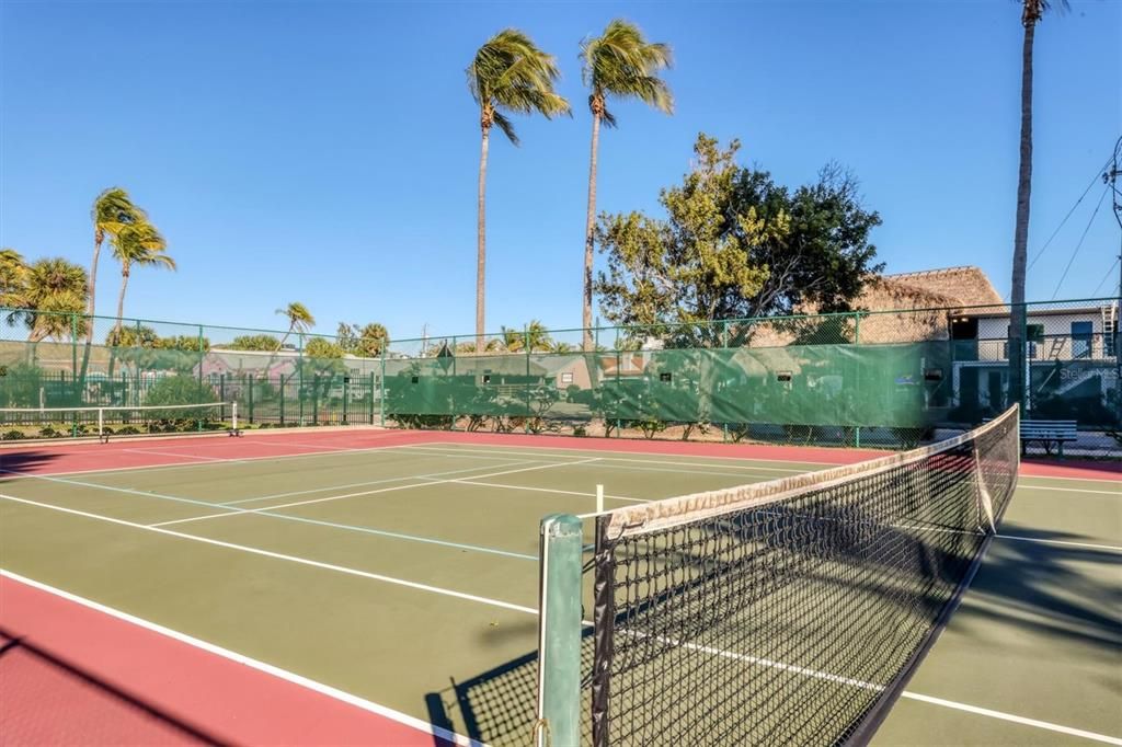 Active With Contract: $1,090,000 (2 beds, 2 baths, 1372 Square Feet)