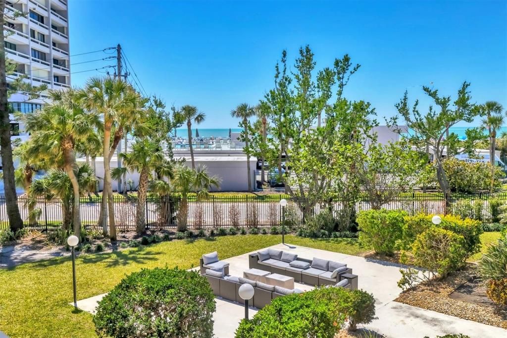 Active With Contract: $1,090,000 (2 beds, 2 baths, 1372 Square Feet)
