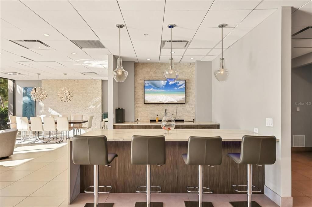 Active With Contract: $1,090,000 (2 beds, 2 baths, 1372 Square Feet)