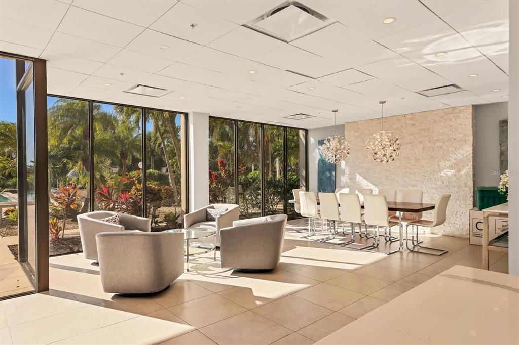 Active With Contract: $1,090,000 (2 beds, 2 baths, 1372 Square Feet)