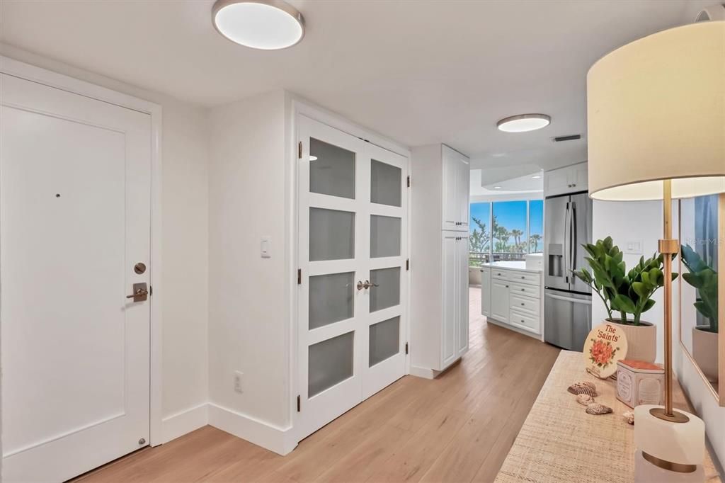 Active With Contract: $1,090,000 (2 beds, 2 baths, 1372 Square Feet)