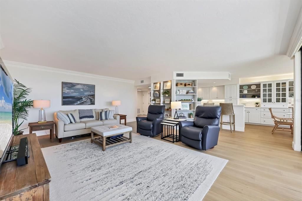 Active With Contract: $1,090,000 (2 beds, 2 baths, 1372 Square Feet)