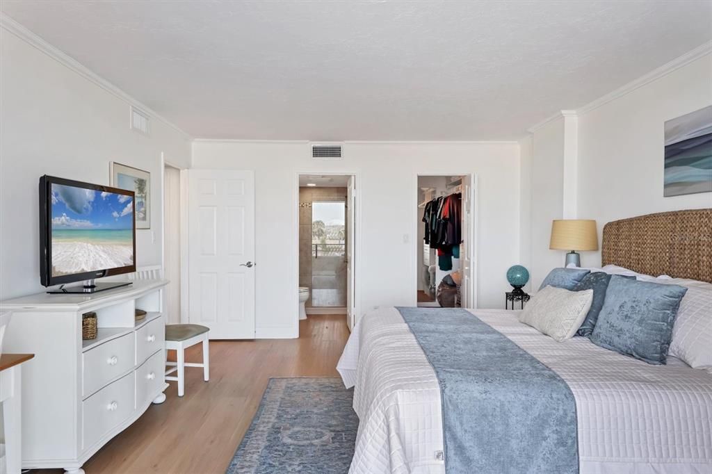 Active With Contract: $1,090,000 (2 beds, 2 baths, 1372 Square Feet)