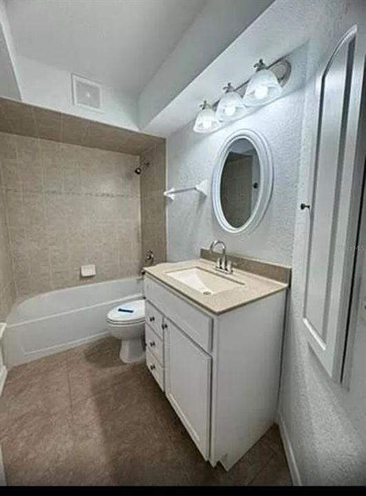На продажу: $149,999 (2 спален, 2 ванн, 992 Квадратных фут)