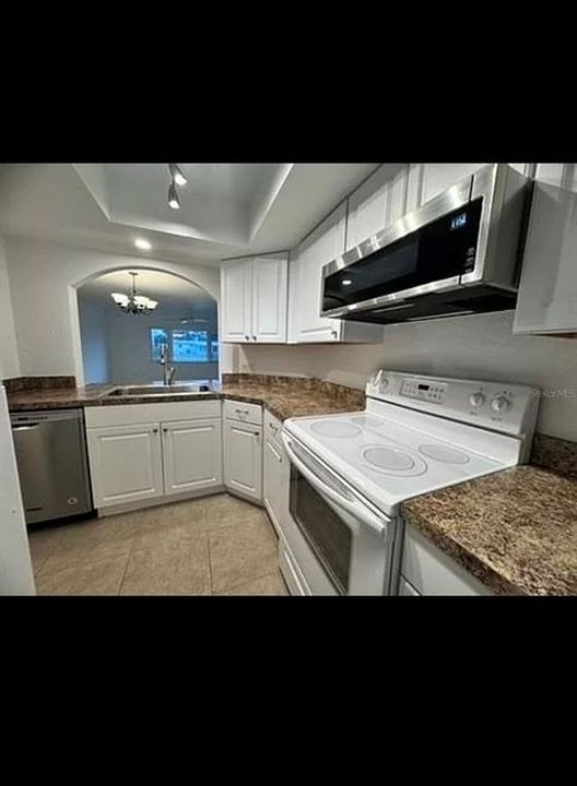 На продажу: $149,999 (2 спален, 2 ванн, 992 Квадратных фут)