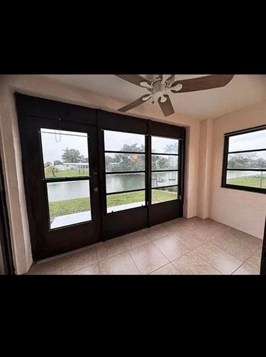 На продажу: $149,999 (2 спален, 2 ванн, 992 Квадратных фут)