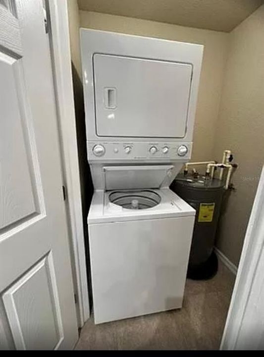На продажу: $149,999 (2 спален, 2 ванн, 992 Квадратных фут)