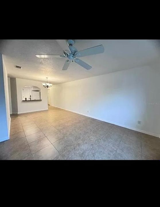 На продажу: $149,999 (2 спален, 2 ванн, 992 Квадратных фут)