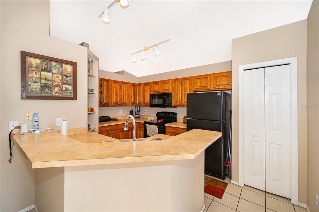 Active With Contract: $350,000 (3 beds, 2 baths, 1206 Square Feet)