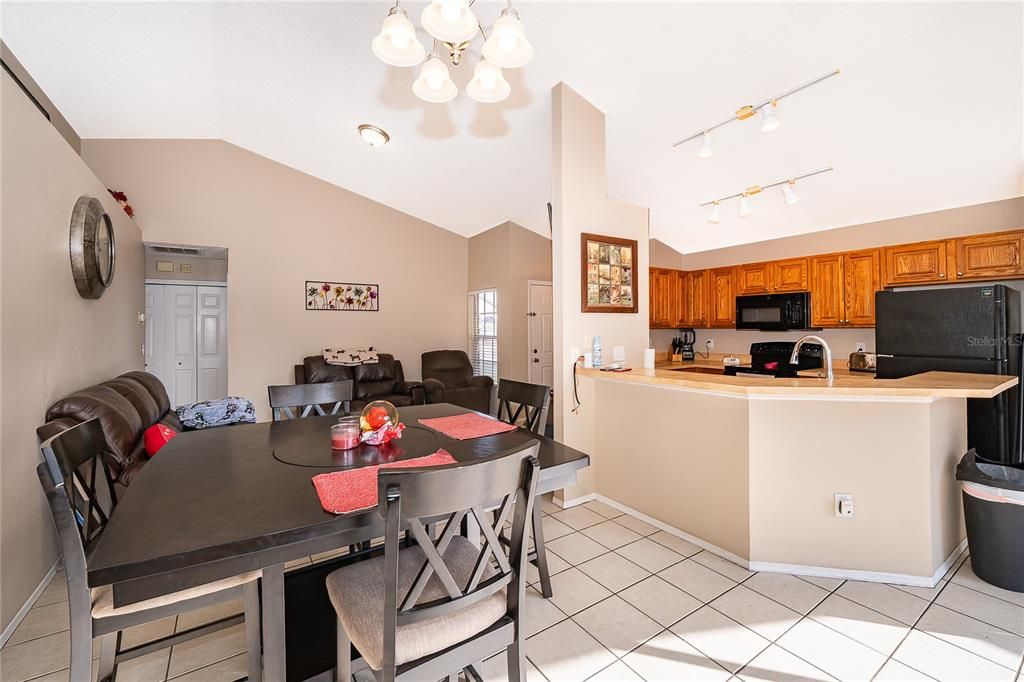 Active With Contract: $350,000 (3 beds, 2 baths, 1206 Square Feet)
