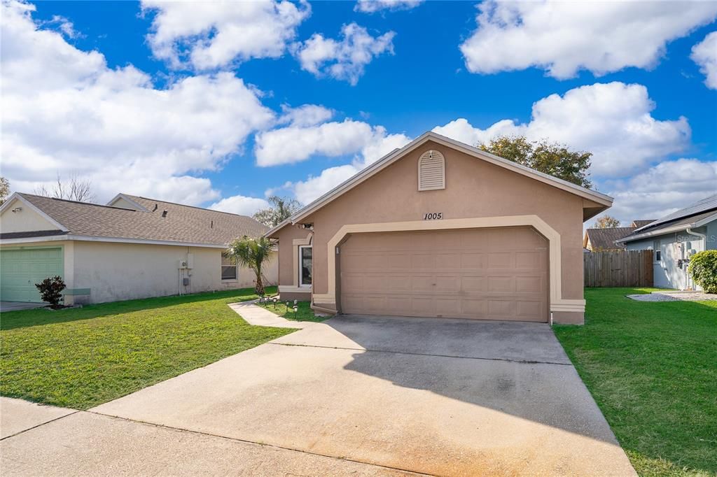Active With Contract: $350,000 (3 beds, 2 baths, 1206 Square Feet)