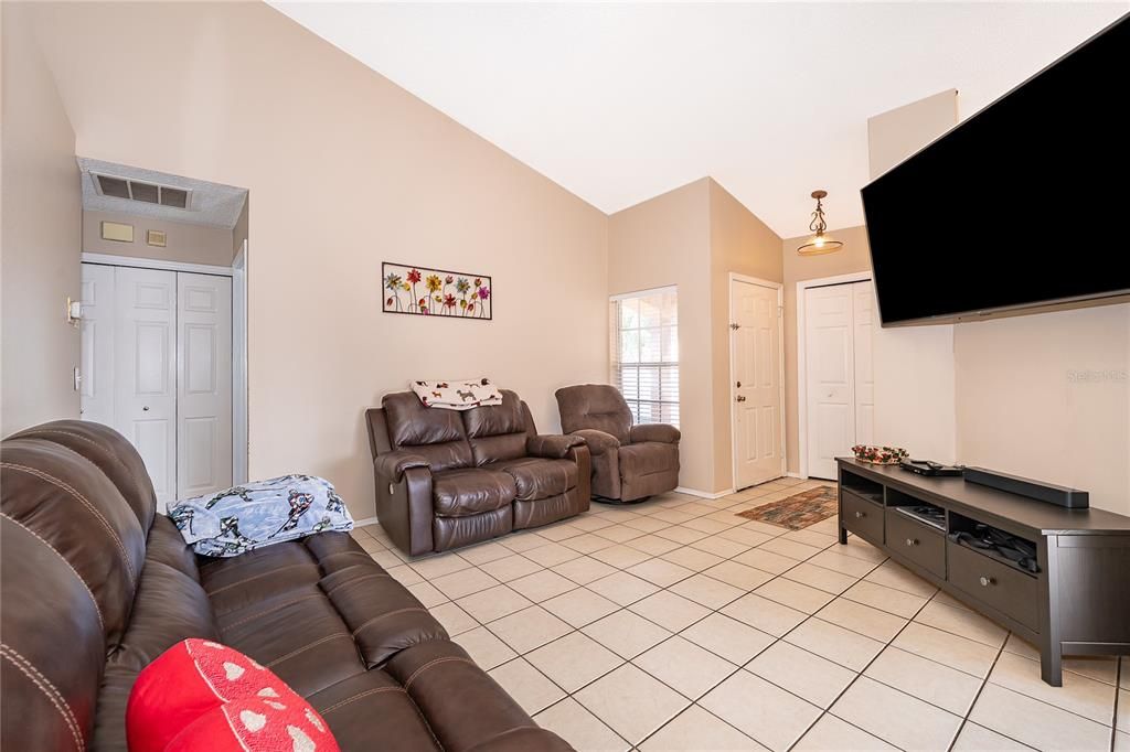 Active With Contract: $350,000 (3 beds, 2 baths, 1206 Square Feet)