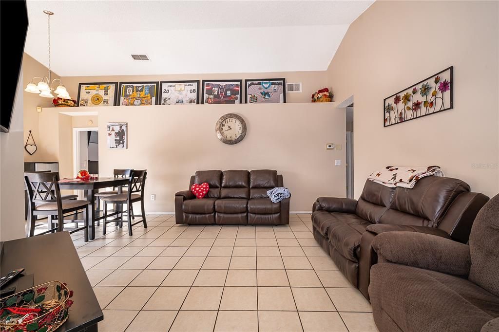 Active With Contract: $350,000 (3 beds, 2 baths, 1206 Square Feet)