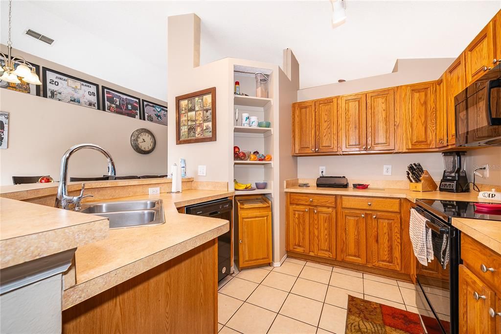 Active With Contract: $350,000 (3 beds, 2 baths, 1206 Square Feet)