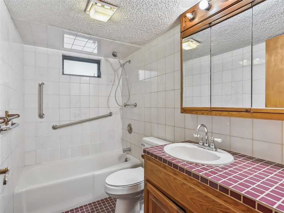 En Venta: $399,900 (2 camas, 2 baños, 1371 Pies cuadrados)