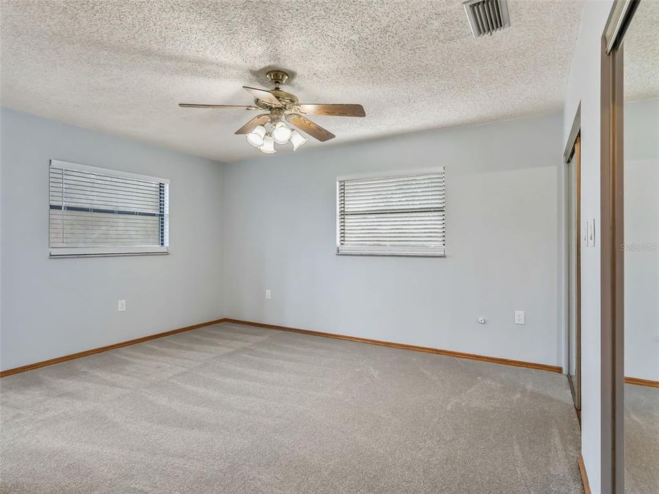 En Venta: $399,900 (2 camas, 2 baños, 1371 Pies cuadrados)
