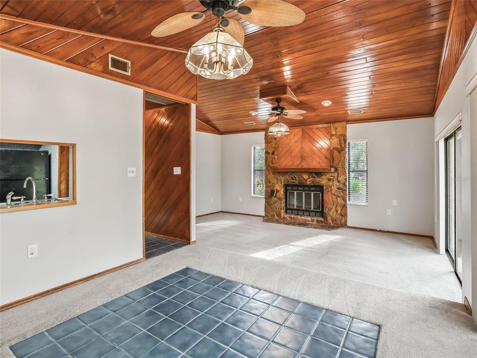 En Venta: $399,900 (2 camas, 2 baños, 1371 Pies cuadrados)