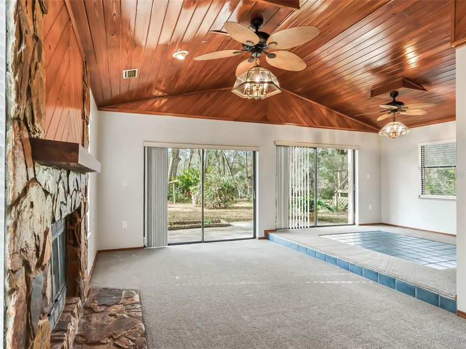 En Venta: $399,900 (2 camas, 2 baños, 1371 Pies cuadrados)