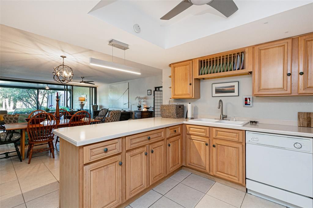 For Sale: $200,000 (2 beds, 2 baths, 1547 Square Feet)