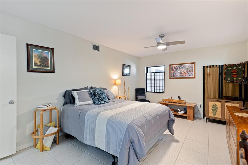 For Sale: $200,000 (2 beds, 2 baths, 1547 Square Feet)