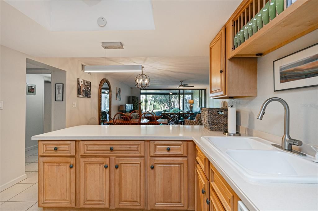 For Sale: $200,000 (2 beds, 2 baths, 1547 Square Feet)