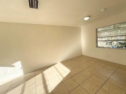 En Renta: $900 (1 camas, 1 baños, 800 Pies cuadrados)