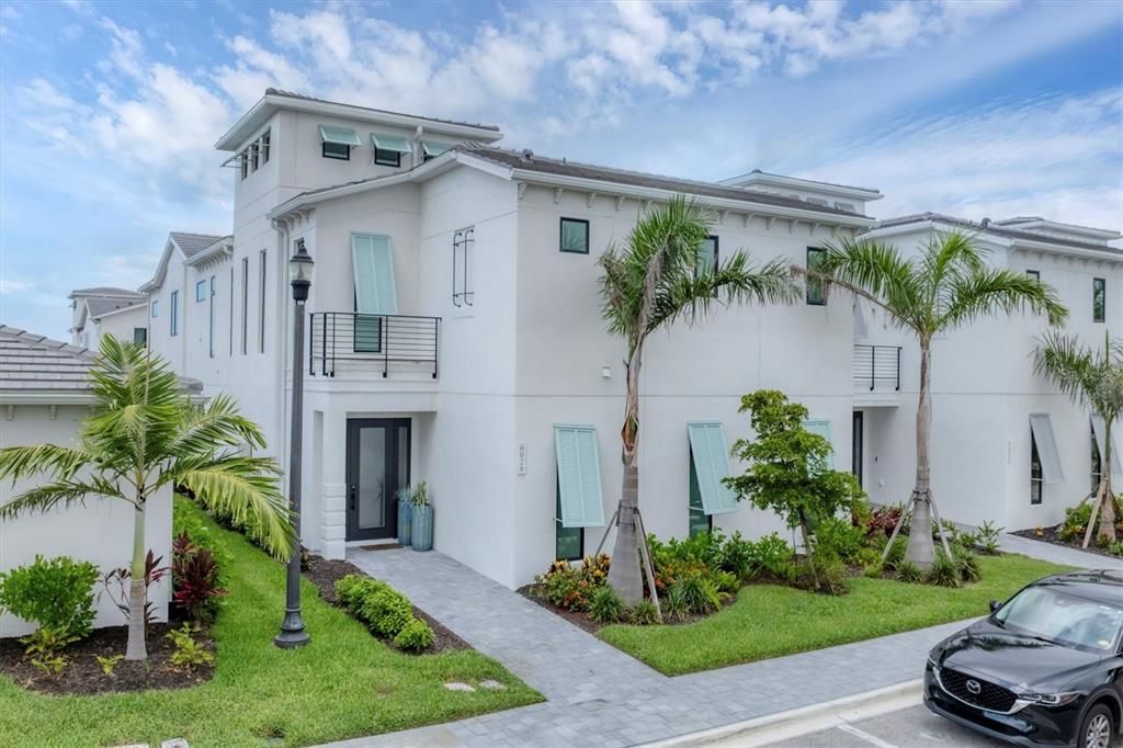 Recientemente alquilado: $9,500 (4 camas, 5 baños, 3867 Pies cuadrados)