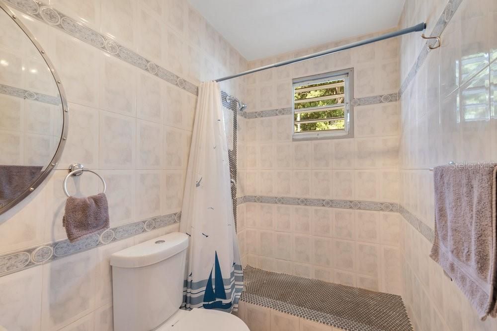 На продажу: $965,000 (8 спален, 7 ванн, 5176 Квадратных фут)