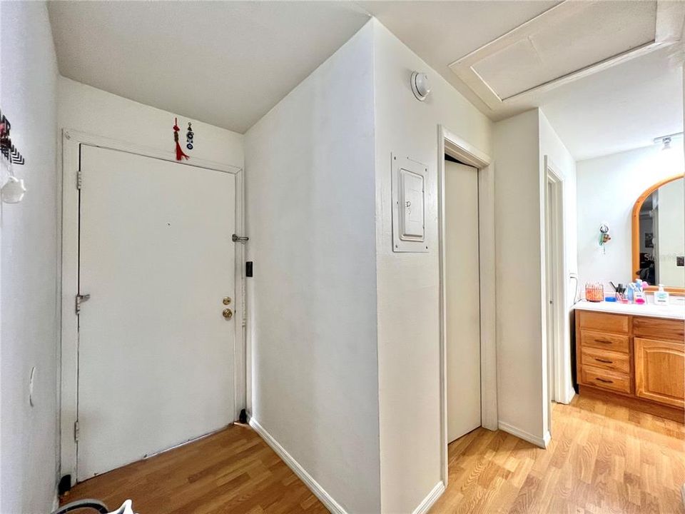 For Sale: $80,000 (2 beds, 1 baths, 876 Square Feet)