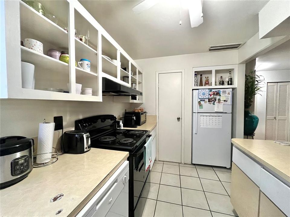 For Sale: $80,000 (2 beds, 1 baths, 876 Square Feet)