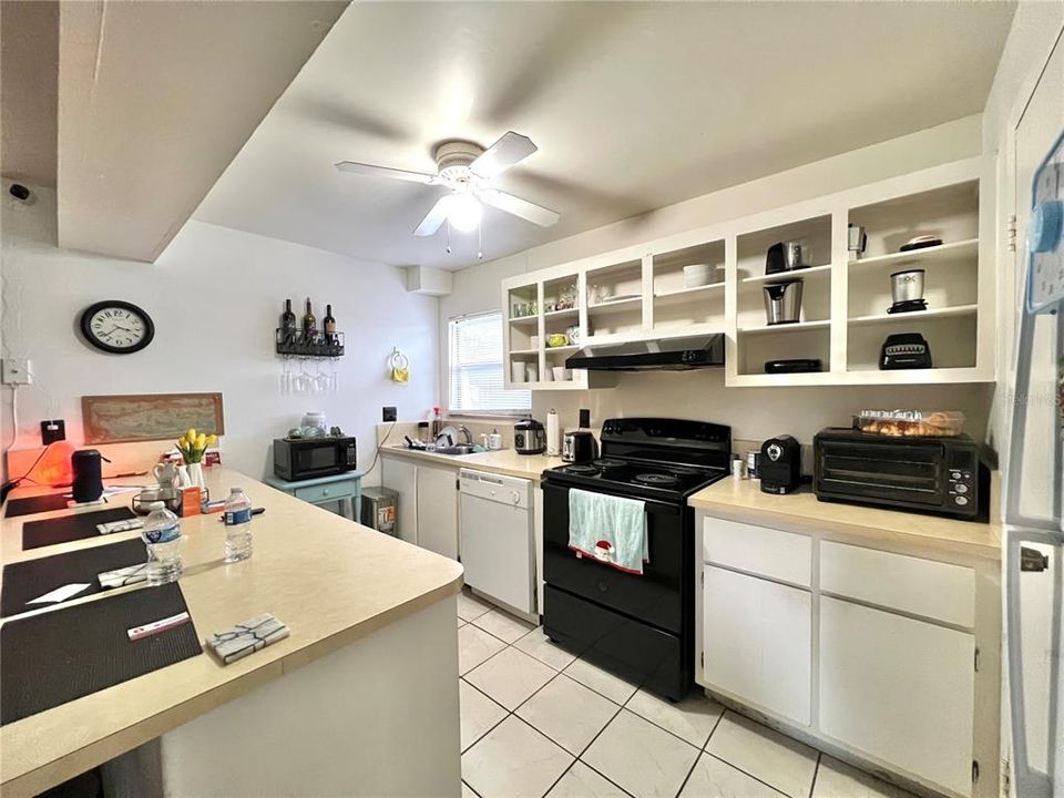 For Sale: $80,000 (2 beds, 1 baths, 876 Square Feet)