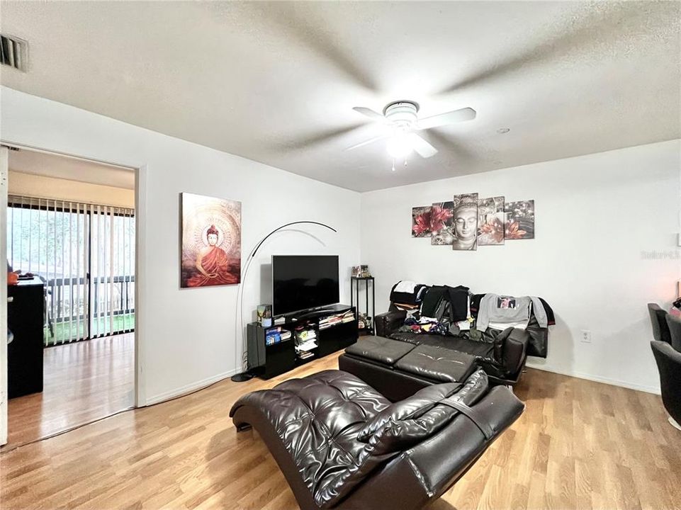 For Sale: $80,000 (2 beds, 1 baths, 876 Square Feet)