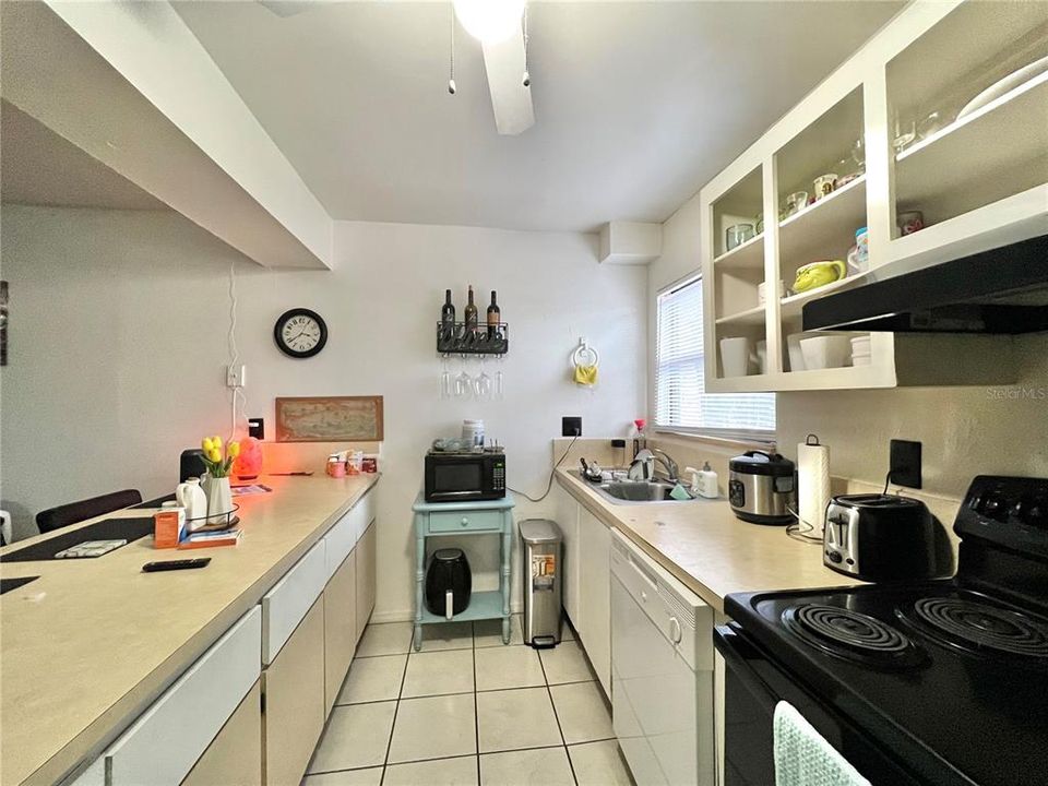 For Sale: $80,000 (2 beds, 1 baths, 876 Square Feet)