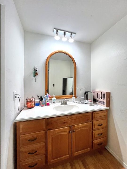 For Sale: $80,000 (2 beds, 1 baths, 876 Square Feet)