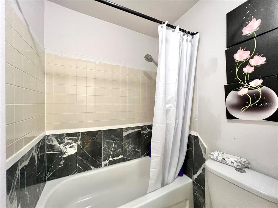 For Sale: $80,000 (2 beds, 1 baths, 876 Square Feet)