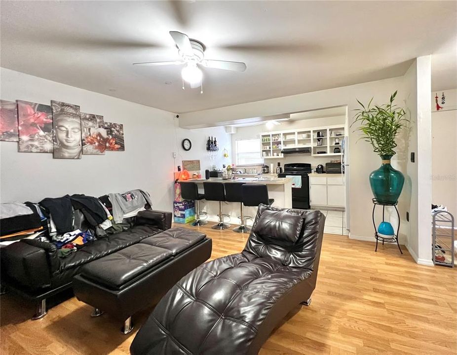 For Sale: $80,000 (2 beds, 1 baths, 876 Square Feet)