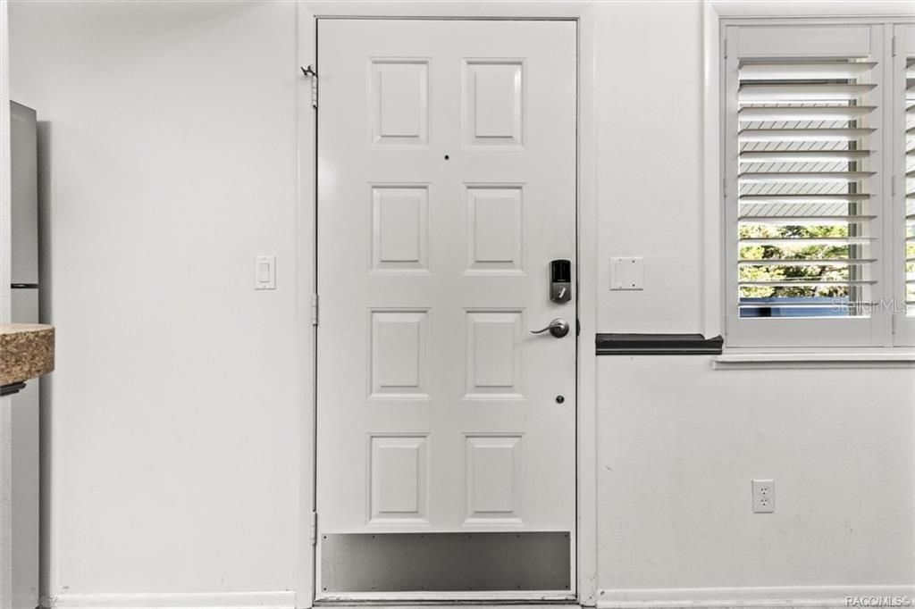 For Sale: $245,000 (2 beds, 1 baths, 730 Square Feet)