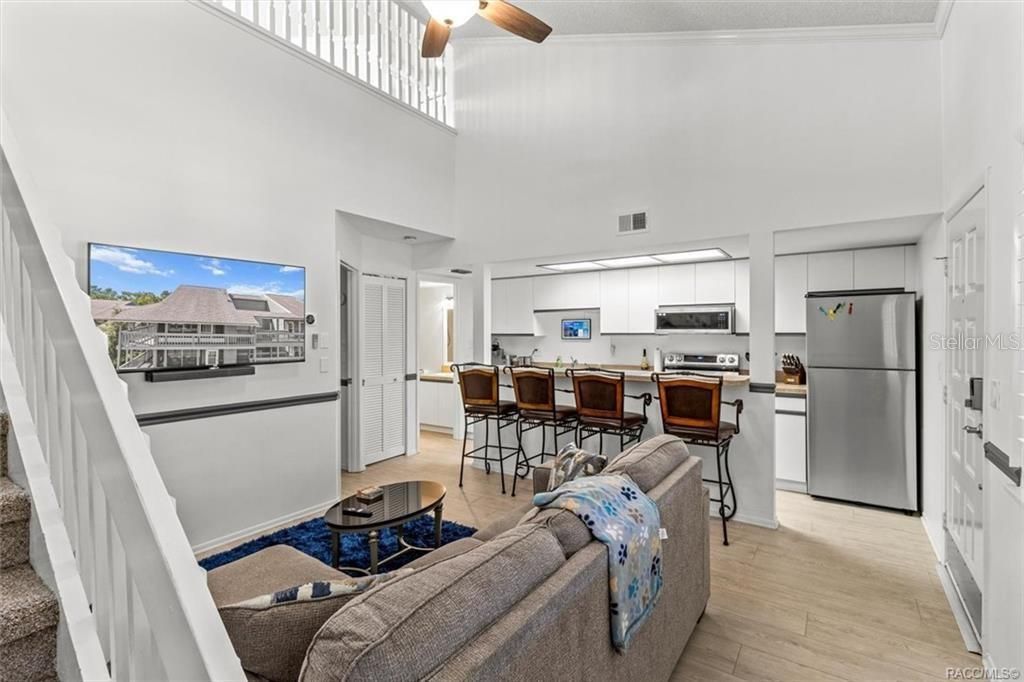 For Sale: $245,000 (2 beds, 1 baths, 730 Square Feet)