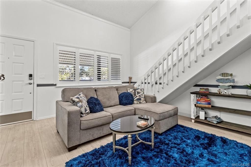 For Sale: $245,000 (2 beds, 1 baths, 730 Square Feet)