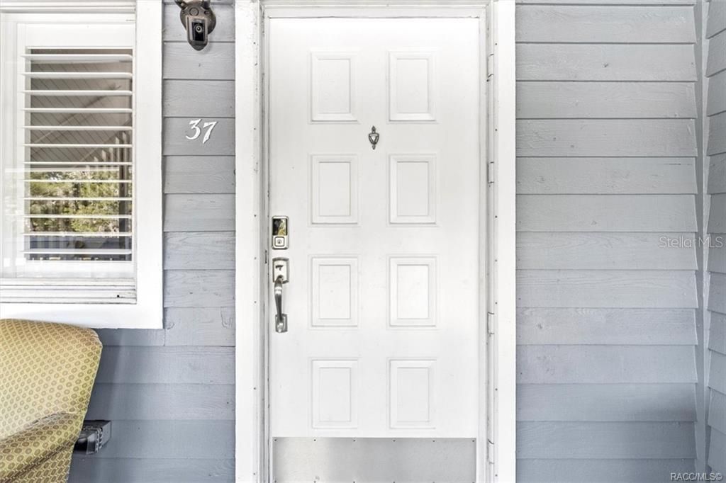 For Sale: $245,000 (2 beds, 1 baths, 730 Square Feet)