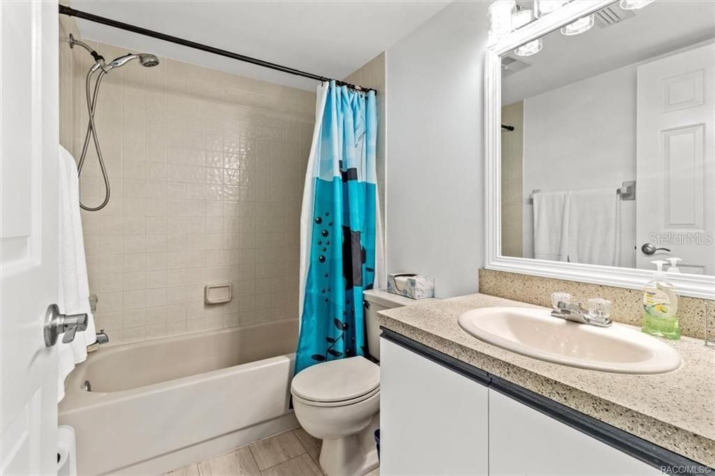 For Sale: $245,000 (2 beds, 1 baths, 730 Square Feet)