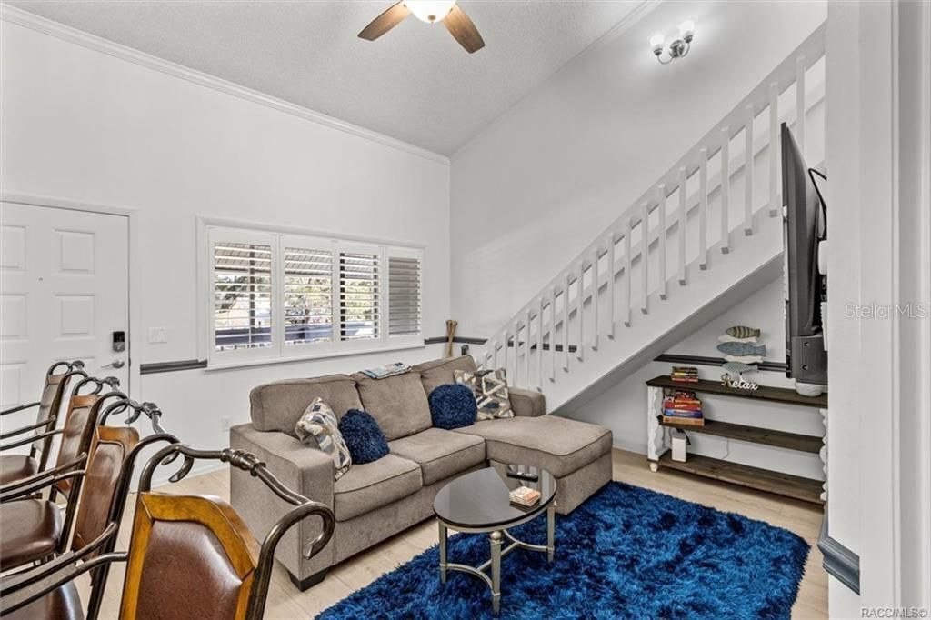 For Sale: $245,000 (2 beds, 1 baths, 730 Square Feet)