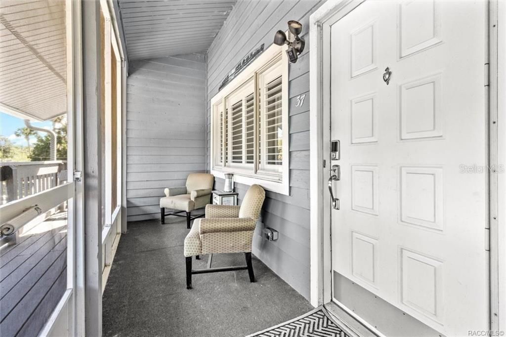 For Sale: $245,000 (2 beds, 1 baths, 730 Square Feet)