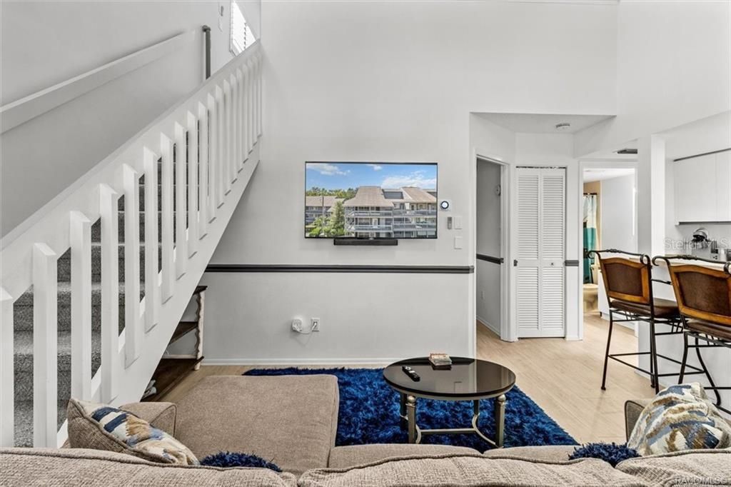 For Sale: $245,000 (2 beds, 1 baths, 730 Square Feet)