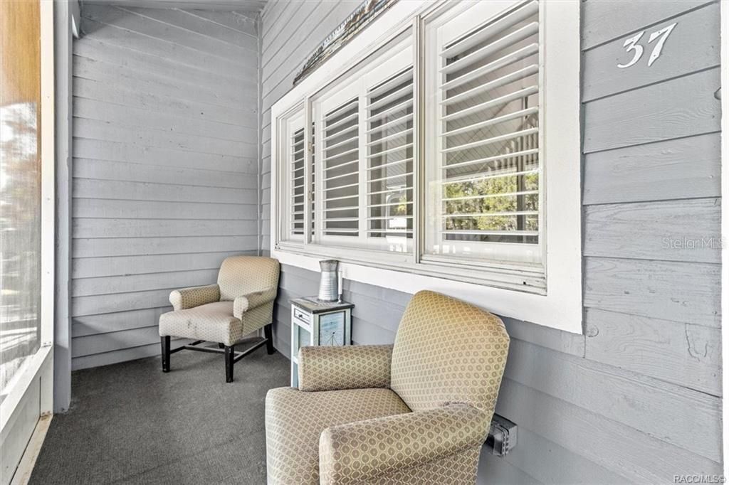 For Sale: $245,000 (2 beds, 1 baths, 730 Square Feet)