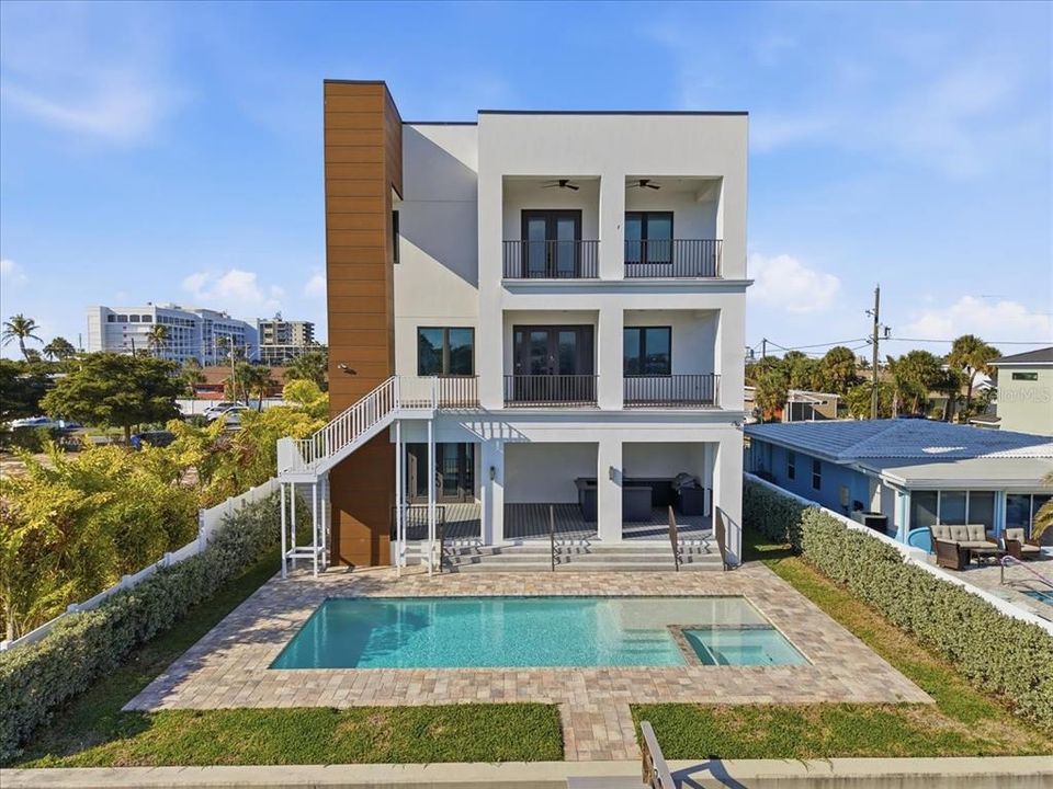 На продажу: $3,149,000 (4 спален, 4 ванн, 4104 Квадратных фут)
