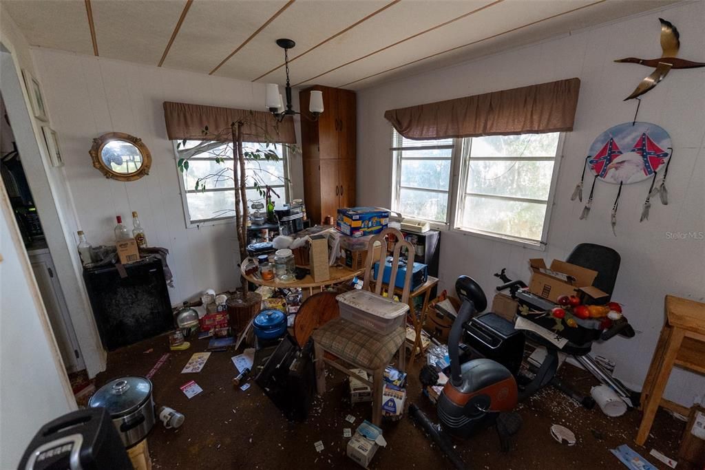 待售: $130,000 (2 贝兹, 2 浴室, 1056 平方英尺)