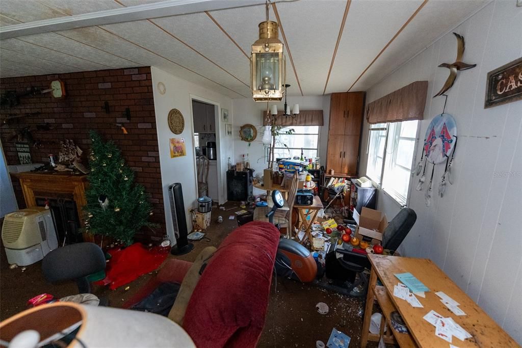 待售: $130,000 (2 贝兹, 2 浴室, 1056 平方英尺)