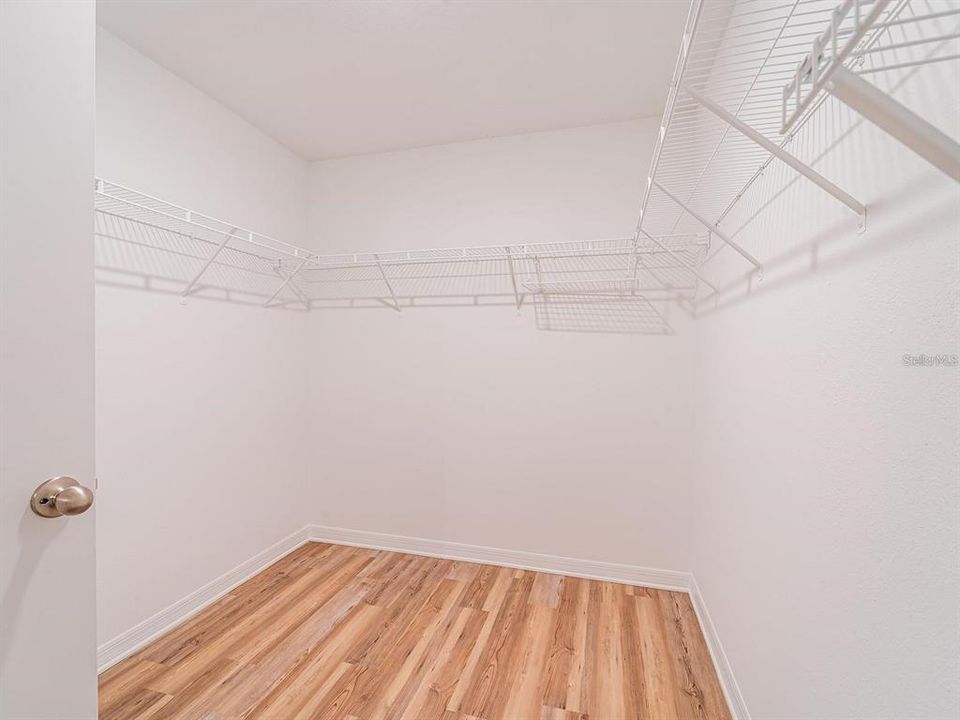 For Rent: $2,200 (4 beds, 2 baths, 1827 Square Feet)